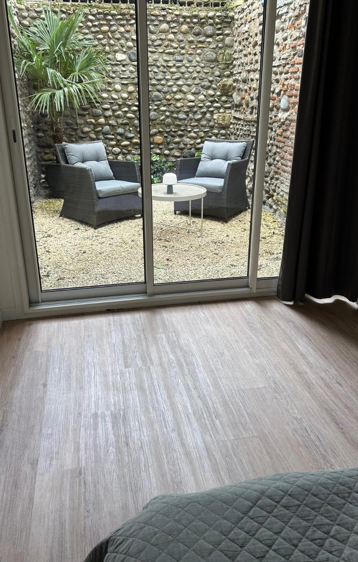 Le Patio : Appartement Chic 3 Chambres Au Coeur De Pau Exterior photo